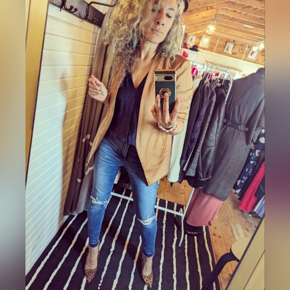 Meet your Posher, Ellen - Picture 2 of 4